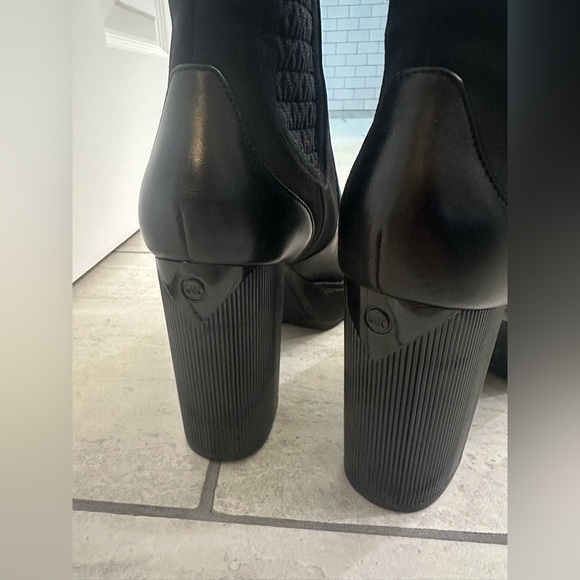 MICHAEL Michael Kors - Women's Cramer Platform Booties - size 9.5 - Picture 12 of 15